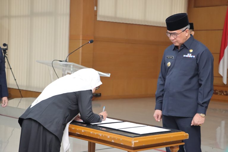 Pj Wali Kota Cimahi Lantik Pejabat Struktural Dan Fungsional