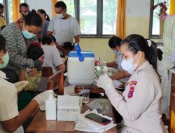 Ratusan Siswa SD Di Atambua Sambut PTM Dengan Mengikuti Vaksin Anak
