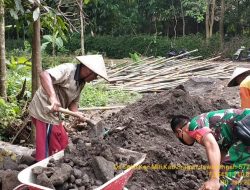 Babinsa Bersama Warga Perbaiki Jalan Desa Guna Kepentingan Warga