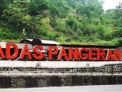 Pasca Longsor, Pengendara Diminta Hati-Hati Saat Melintas di Cadas Pangeran Sumedang