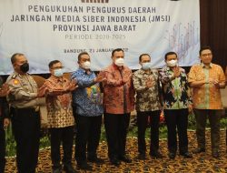 SK JMSI Sebagai Konstituen Dewan Pers Diserahkan Hendry Bangun