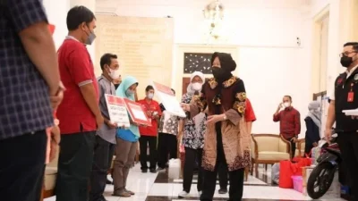 Mensos Salurkan Bantuan Atensi untuk Masyarakat Kediri