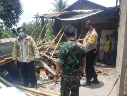 Babinsa Klego Mengecek Rumah Rusak Akibat Hujan Lebat