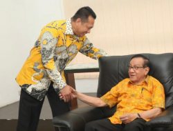 Bamsoet dan Akbar Tanjung Terima Penghargaan dari KAHMI