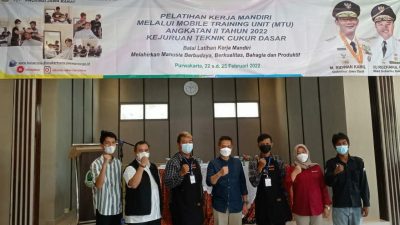 BBC Skills Purwakarta Dapat Pelatihan Keterampilan Mencukur Dari Disnakertrans Jawa Barat