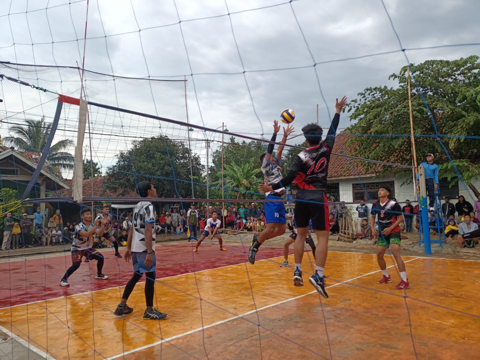 Diduga Tak Terima Putusan Panitia Turnamen, Tim Voli Sinarjabar Walkout Dari Pertandingan
