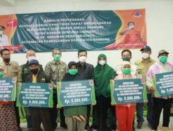 Pemerintah Kabupaten Bandung Serahkan Bantuan untuk Korban Bencana Longsor