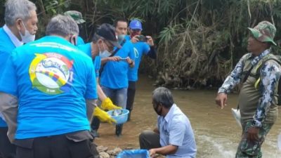 Peringati Hari Air Sedunia 2022, PT. Indorama Inisiasi Gerakan Bersih-Bersih Sungai Cikembang