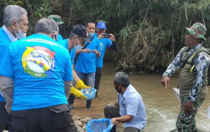 Peringati Hari Air Sedunia 2022, PT. Indorama Inisiasi Gerakan Bersih-Bersih Sungai Cikembang