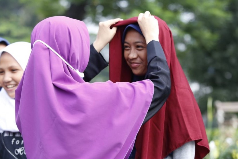 Sekolah Membiasakan Hijab, Dianggap Perundungan?