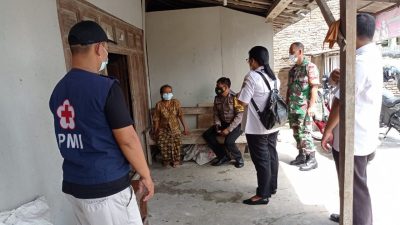 Babinsa Sobokerto Dampingi Tim Kesehatan Gelar Tracking Terkonfirmasi Covid-19