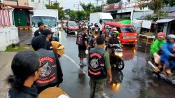 Gema Peta Indonesia Bagi-bagi Takjil Kepada Pengguna Jalan