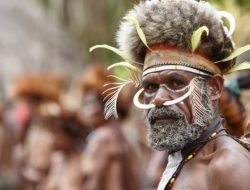 Papua Sayang Papua Malang, Dalam Kendali Kapitalisme