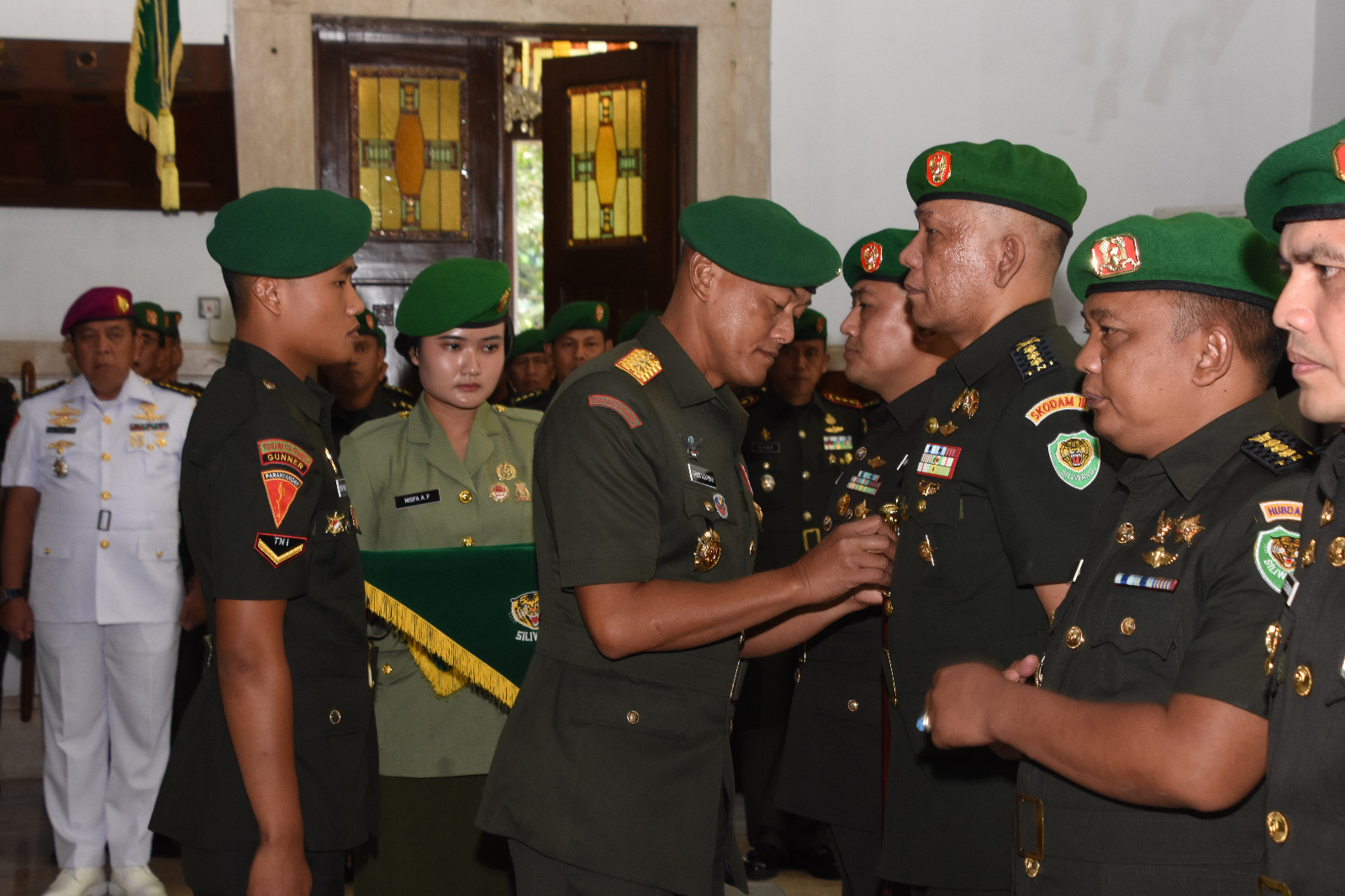 Pangdam III/Siliwangi : Sertijab Diwarnai Penghargaan Dan Cinderamata ...