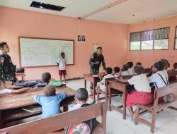 Satgas Yonif 122/TS Ajarkan Disiplin dan Semangat Belajar Di Sekolah Dasar Inpres Syawiyatami Papua