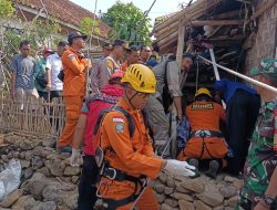 Terpeleset Tata Meninggal Dunia Didalam Sumur, Tim SAR Evakuasi Korban