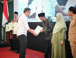 Bey Machmudin Serahkan 388.399 Sertifikat Hak Atas Tanah