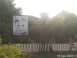 Di SMKN 1 Karawang, Terpampang Baliho Ridwan Kamil Ketua TKD Capres Cawapres No Urut 2