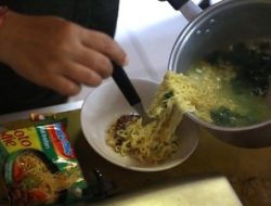 Kurangi Makan Malam Mie Instan Kalaupun Lapar
