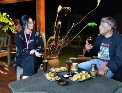Eka Santosa: “selain Ajaib, juga Aneh. Apakah sebuah Kemajuan atau Kemunduran?
