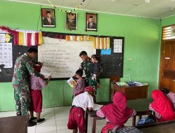 Tumbuhkan Semangat Belajar Anak Perbatasan, Satgas Yonif 122/TS Menjadi Tenaga Didik