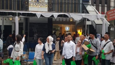 Peradi Kota Bandung Silaturahmi dengan pengurus dan memberi manfaat kepada Yatim Piatu