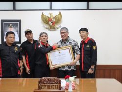 Keberhasilan Pemkot Cimahi Raih WTP 11 Kali, LSM Penjara Berikan Penghargaan Pada Dicky Saromi