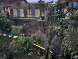 akibat Meledak Aliran PDAM, Banjir serta Kirmir Ambruk