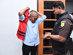 Kejati Jabar menahan tersangka AL dugaan Korupsi Pasar Cigasong Kab. Majalengka