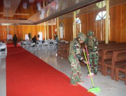 Minggu Kasih, Satgas Yonif 323 Buaya Putih Ajak Masyarakat Bersihkan Gereja