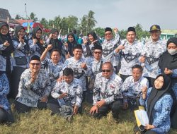 Antusias Kepala Sekolah, Guru dan Siswa SMKN 1 Batujaya Mengikuti Upacara HUT RI Ke 79 Tahun