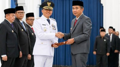 A. Koswara mantan Kadishub dilantik Bey Machmudin sebagai Wali Kota Bandung menunggu Wali Kota definitif