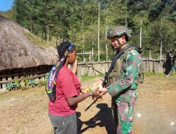 Satgas Yonif 323 Laksanakan Komsos ke Pedalaman Papua Untuk Dengar Keluhan Masyarakat