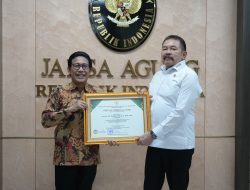 Jaksa Agung ST Burhanuddin Menerima Penghargaan dari Kemendes PDTT Atas Kesuksesan Program JAGA DESA