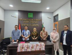 Kejati Jabar dan Kejari Bekasi saksikan sisa uang pengembalian Korupsi Dana PIP