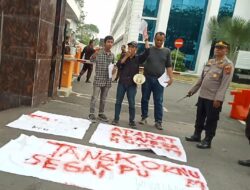 Aksi Aliansi Jaringan Intelejen Mahasiswa (JIM) di Kejaksaan Tinggi Sumatera Utara