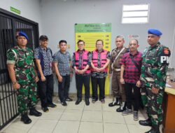 Penyerahan Tersangka dan Barang Bukti (Tahap II) Terhadap Tersangka ED, HH dan M dalam Perkara Suap dan/atau Gratifikasi Perkarka Ronald Tannur