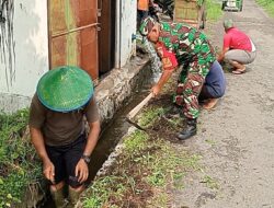 Babinsa Kelurahan Kauman Bersama Poktan Maju Makmur I Gotong Royong Bersihkan Sumber Air