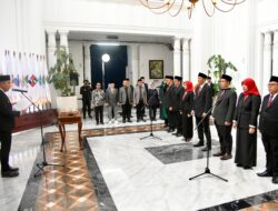Bey Machmudin Lantik Anggota KPID Jawa Barat Periode 2024-2027 : KPID sangat Penting dan dibutuhkan