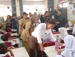 Menkomenkomdigi Meutya Hafid Tinjau Program Makan Bergizi Gratis di SDN Cilangkap 3 Kota Depok