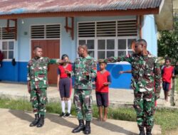Sehat dan Disiplin, Satgas Yonif 762/VYS Olahraga Bersama dan Melatihkan PBB murid SD Inpres 13 Kumurkek