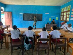 Dedikasi Dan Pengabdian : Satgas Yonif 641/Bru Bantu Jadi Tenaga Pengajar Di SD YPPGI Distrik Kobakma