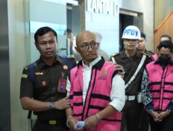 Penyidik pada JAM PIDSUS Tetapkan dan Tahan 7 Tersangka Perkara Tata Kelola Minyak Mentah di PT Pertamina