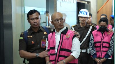 Penyidik pada JAM PIDSUS Tetapkan dan Tahan 7 Tersangka Perkara Tata Kelola Minyak Mentah di PT Pertamina