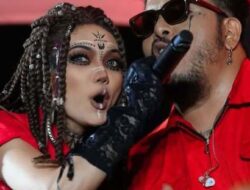 Sisi lain Rina Nose saat jadi vokalis band metal bernama Methosa