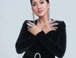 Erie Suzan terkenal lewat singelnya “Mabuk Duit”