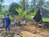 Pos Teluk Etna Bersama Warga Bantu Pembuatan Rumah Warga di Kampung Rurumo