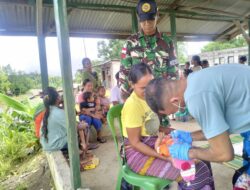 Satgas Pamtas RI-RDTL Yonarhanud 15/DBY dan Puskesmas Tasinifu Gelar Vaksinasi Balita di Dusun Oelfab