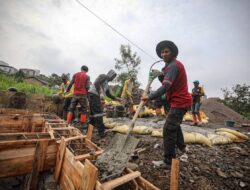 Perbaikan Akses Jalan Menuju Kantor Kelurahan Jatihandap hampir Tuntas