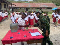 Satgas TNI Bawa Edukasi Hidup Sehat ke Sinak, Kado Hardiknas untuk Generasi Papua